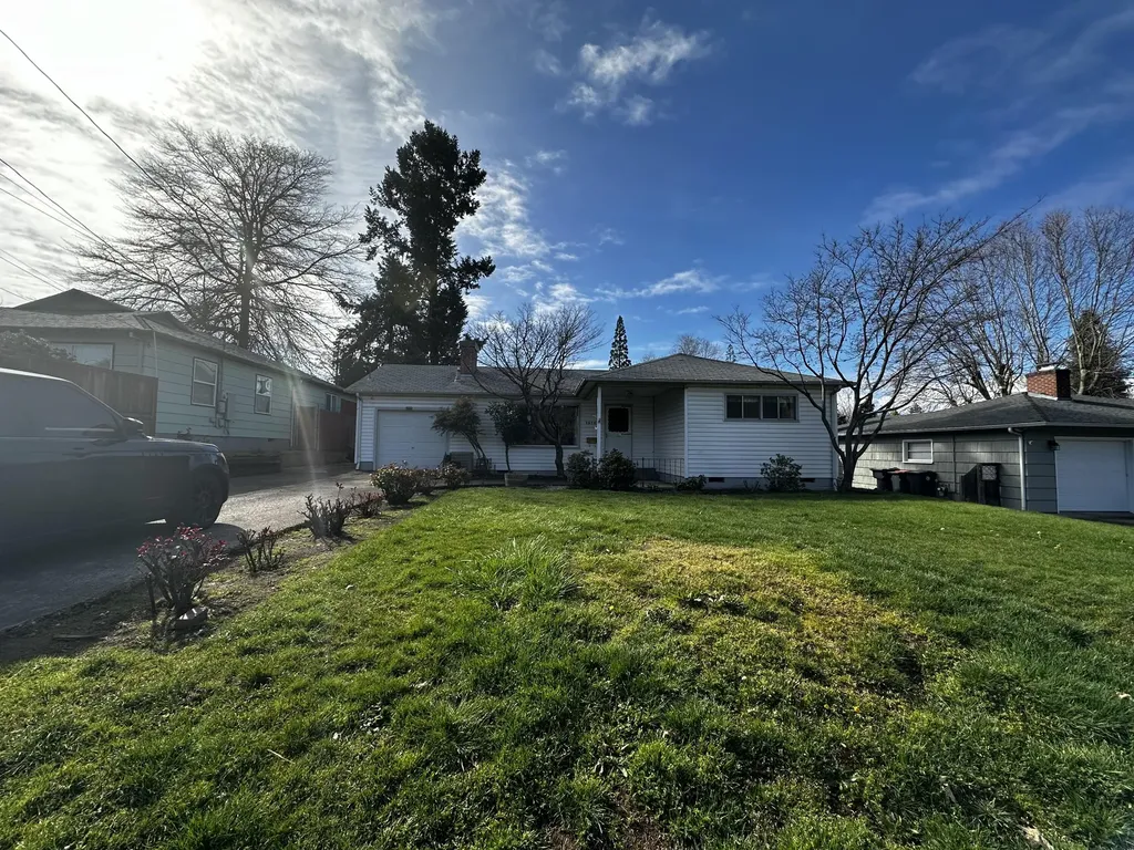 1516 Stratford Avenue Medford OR 97504