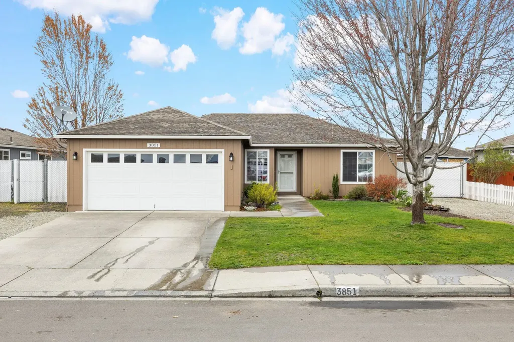 3851 Heritage Way White City OR 97503