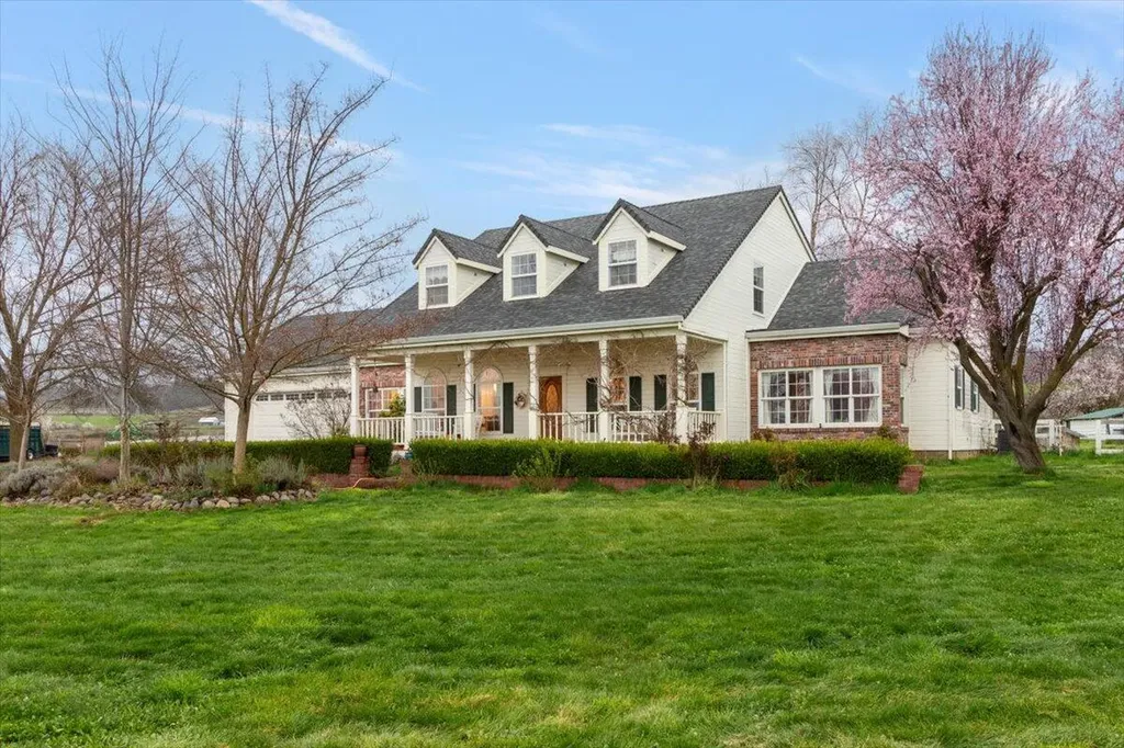 811 Carpenter Hill Road Medford OR 97501
