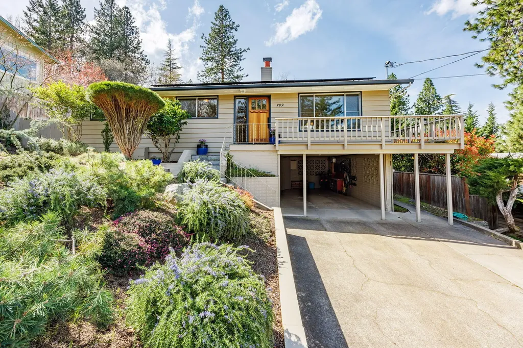 789 S Mountain Avenue Ashland OR 97520