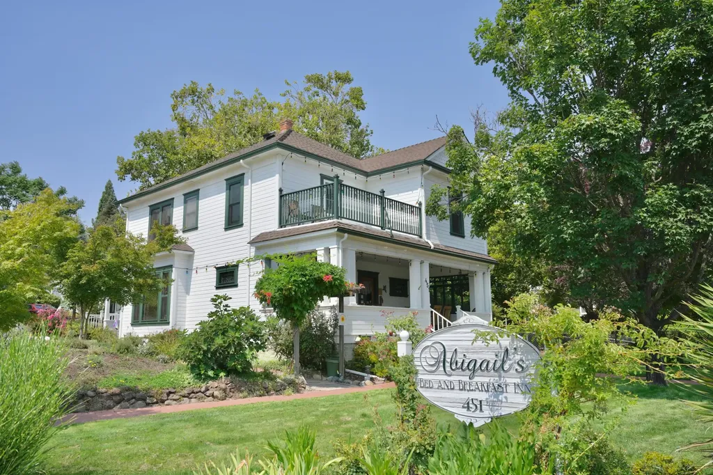 451 N Main Street Ashland OR 97520