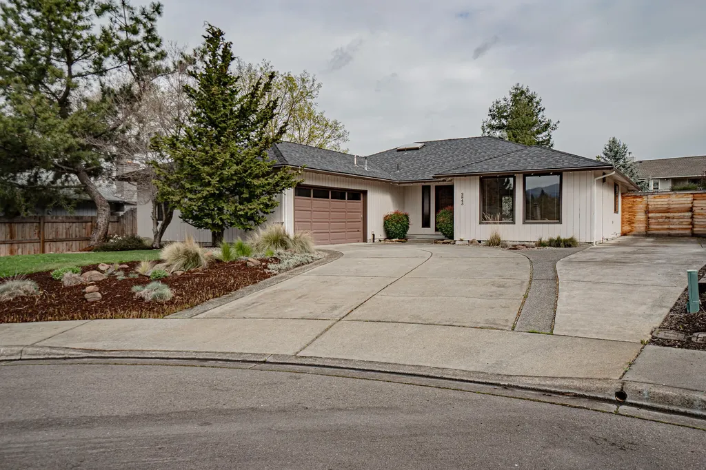 2843 Courtney Circle Medford OR 97504