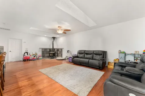 4186 E Evans Creek Road Rogue River OR 97537