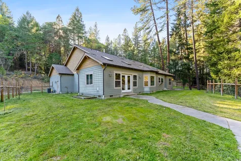 4186 E Evans Creek Road Rogue River OR 97537