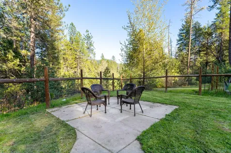 4186 E Evans Creek Road Rogue River OR 97537