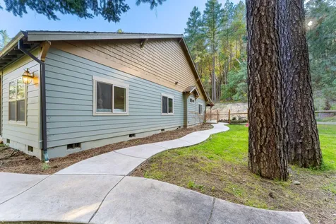 4186 E Evans Creek Road Rogue River OR 97537