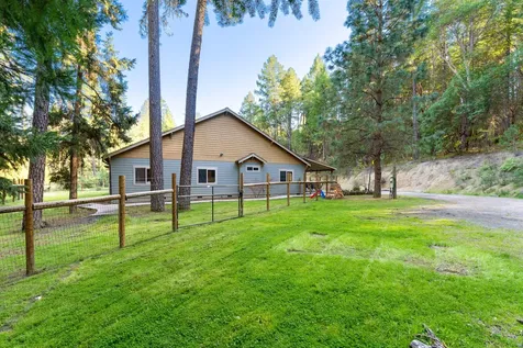 4186 E Evans Creek Road Rogue River OR 97537