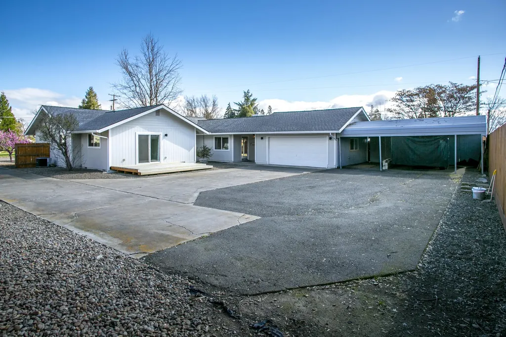 1905 Archer Drive Medford OR 97501