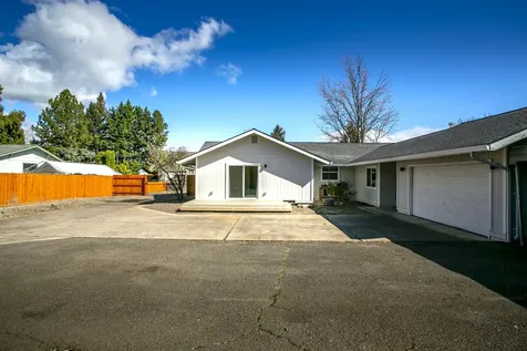 1905 Archer Drive Medford OR 97501