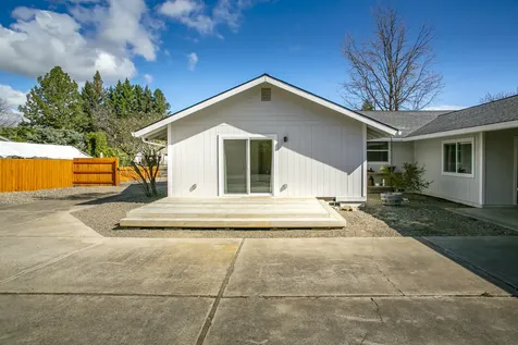 1905 Archer Drive Medford OR 97501