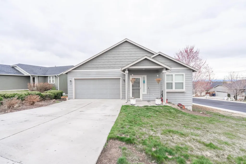 183 SW 33rd Drive Redmond OR 97756