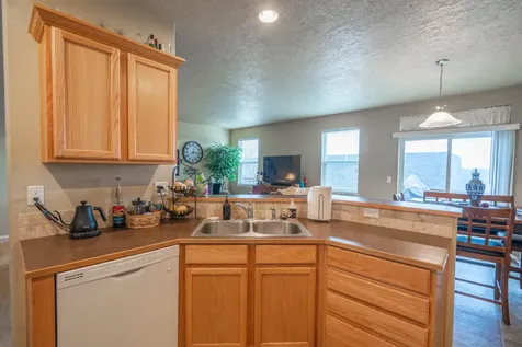 183 SW 33rd Drive Redmond OR 97756