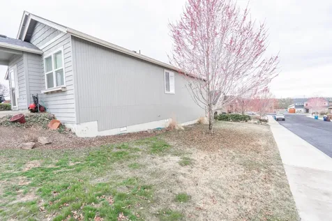 183 SW 33rd Drive Redmond OR 97756