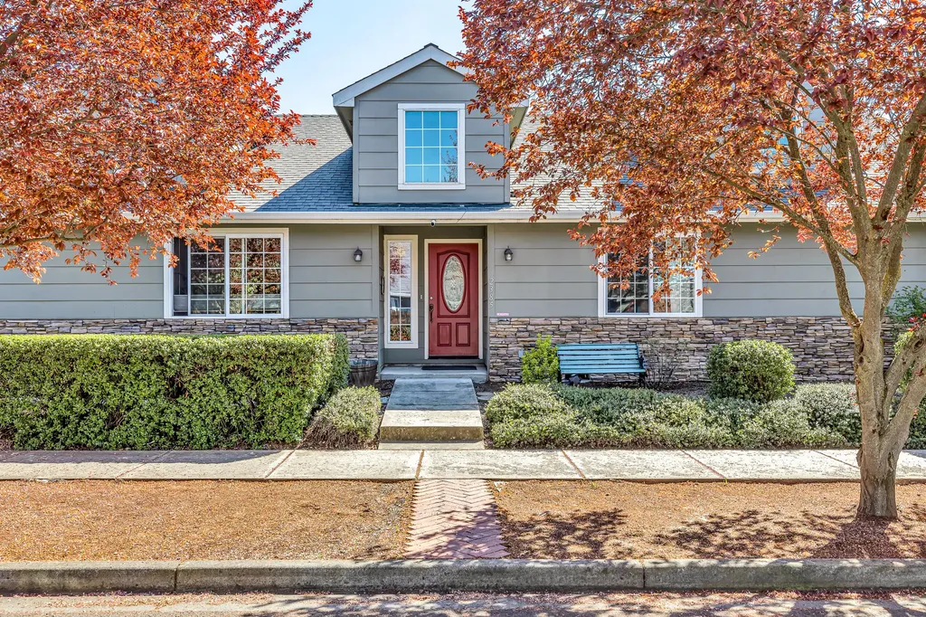 2385 Dahlia Way Medford OR 97501