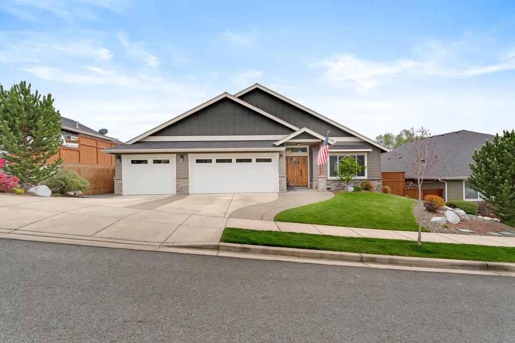 2033 SW Mercury Lane Grants Pass OR 97526