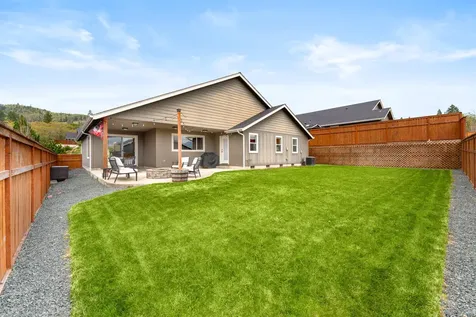 2033 SW Mercury Lane Grants Pass OR 97526