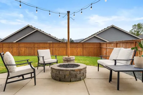 2033 SW Mercury Lane Grants Pass OR 97526