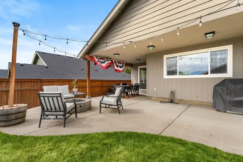 2033 SW Mercury Lane Grants Pass OR 97526