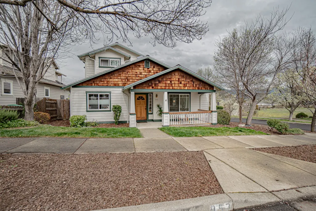 953 Spring Way Ashland OR 97520