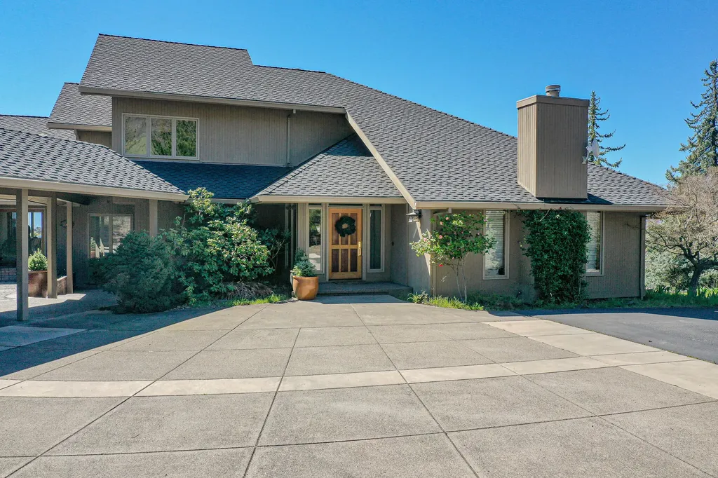 1268 Gardner Way Medford OR 97504