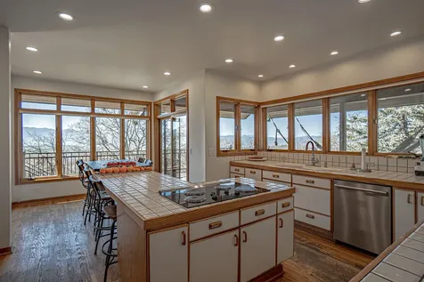 1268 Gardner Way Medford OR 97504