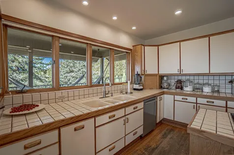 1268 Gardner Way Medford OR 97504