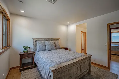 1268 Gardner Way Medford OR 97504