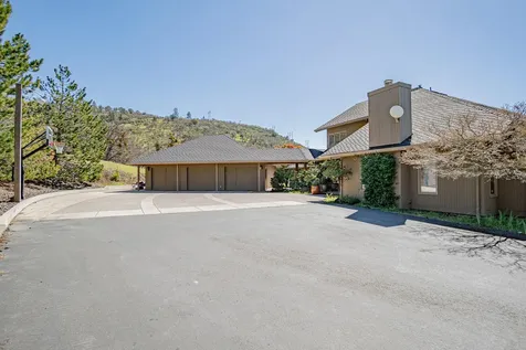 1268 Gardner Way Medford OR 97504