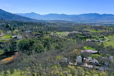 1268 Gardner Way Medford OR 97504