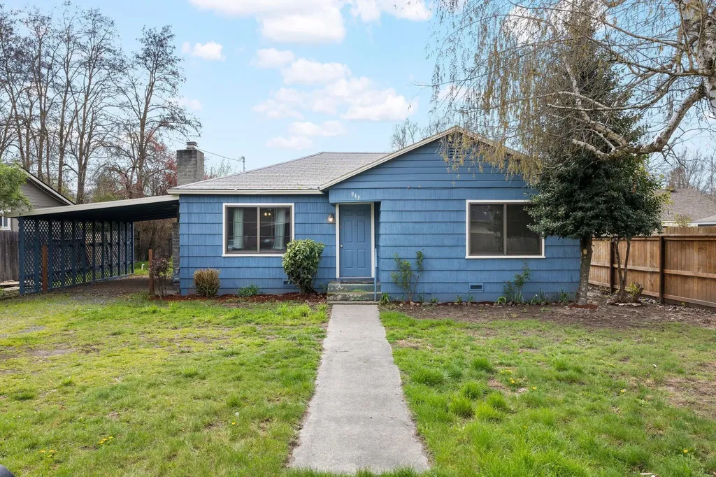 943 SW Bridge Street Grants Pass OR 97526