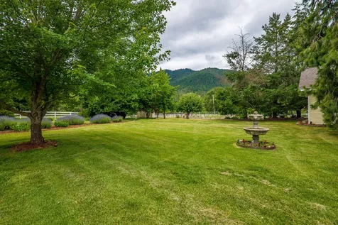 6666 New Hope Road Grants Pass OR 97527