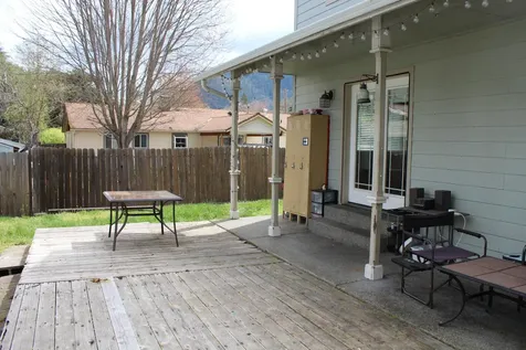 1075 SE Christie Place Grants Pass OR 97526