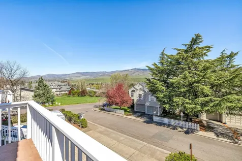 493 Lori Lane Ashland OR 97520