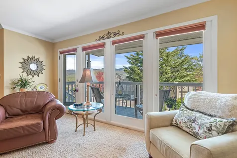 493 Lori Lane Ashland OR 97520