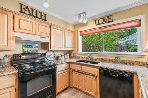 493 Lori Lane Ashland OR 97520