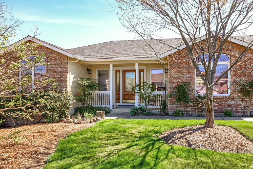 793 Street Andrews Circle Ashland OR 97520