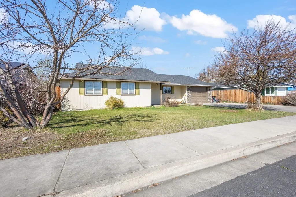 605 SW 23rd Street Redmond OR 97756