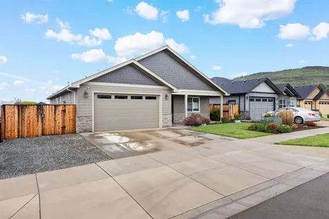 3267 Fallen Oak Drive Medford OR 97504