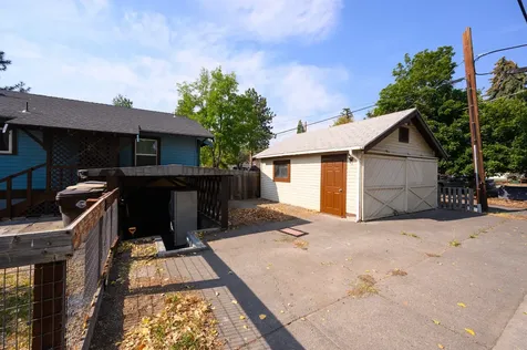 107 SW 10th Street Redmond OR 97756
