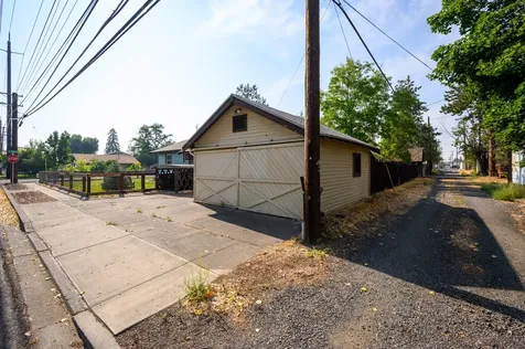 107 SW 10th Street Redmond OR 97756