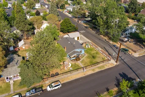 107 SW 10th Street Redmond OR 97756
