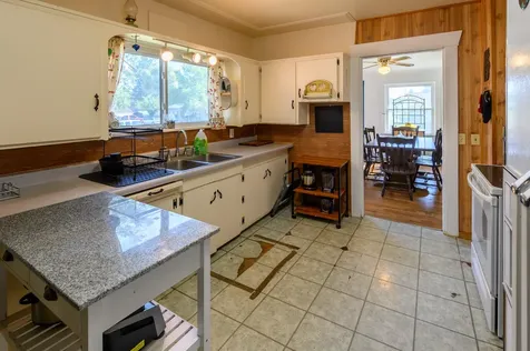 107 SW 10th Street Redmond OR 97756
