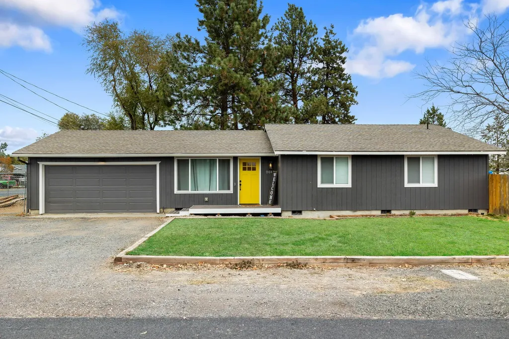 2047 SW Reindeer Avenue Redmond OR 97756