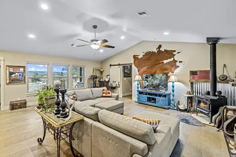 6811 SE Riverdance Road Prineville OR 97754