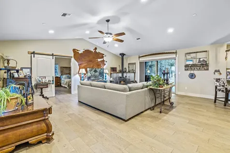 6811 SE Riverdance Road Prineville OR 97754