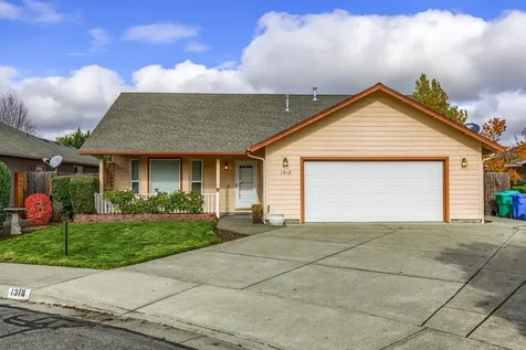 1318 Andy Griffith Drive Grants Pass OR 97527