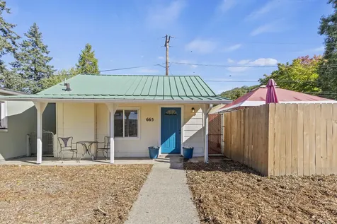 665 W Ballf Street Roseburg OR 97471