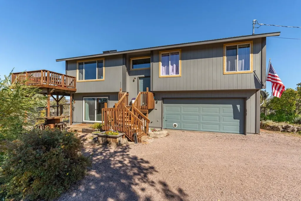 25020 Kiwa Lane Bend OR 97701