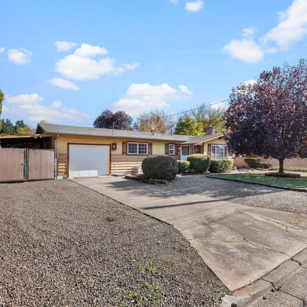 213 Corcoran Lane Central Point OR 97502