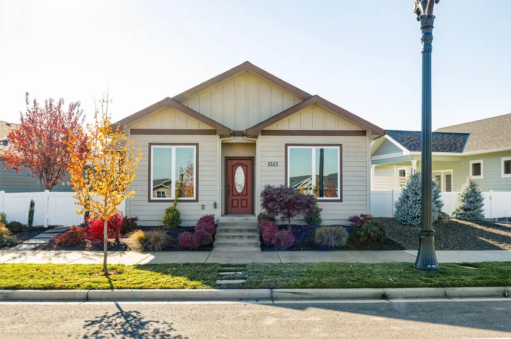 1513 N Haskell Street Central Point OR 97502